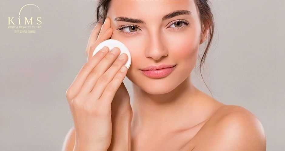 Tẩy trang làm sạch bụi bẩn, các tác nhân gây hại cho da.
