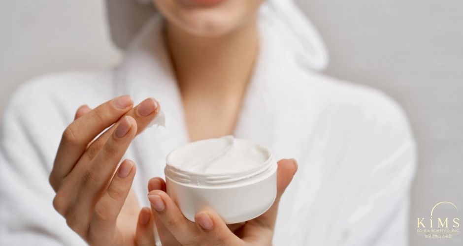 Cần dưỡng ẩm và chăm sóc da đúng cách.