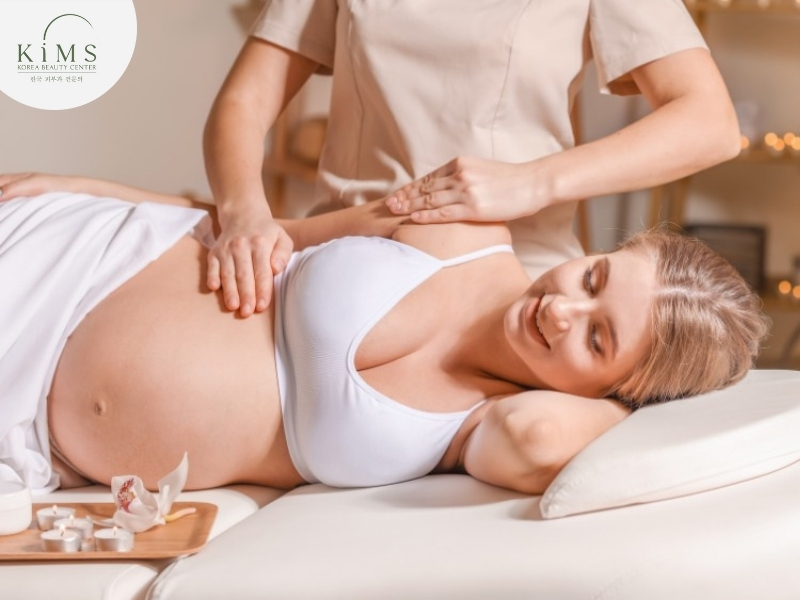 Massage với dầu oliu là giải pháp an toàn để phòng ngừa rạn da.