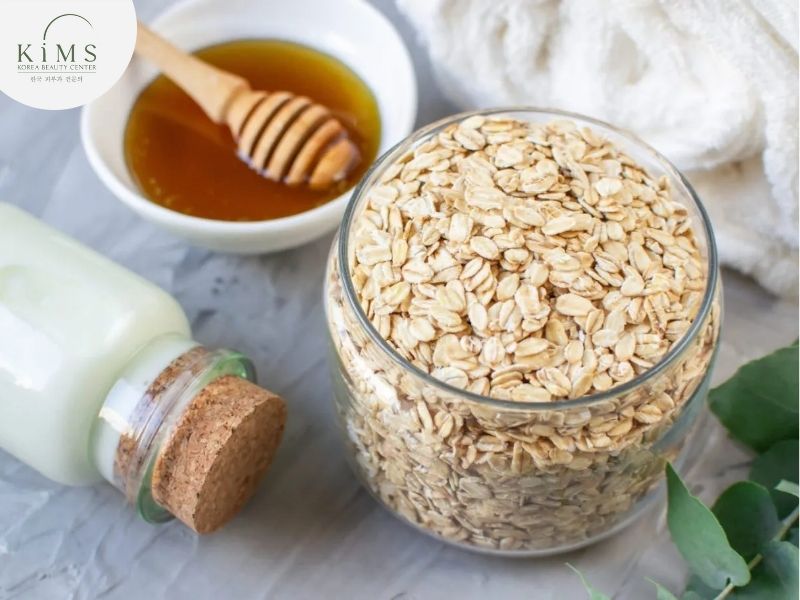 Trộn yến mạch và mật ong cùng nước ấm để triệt lông hiệu quả ở nhà