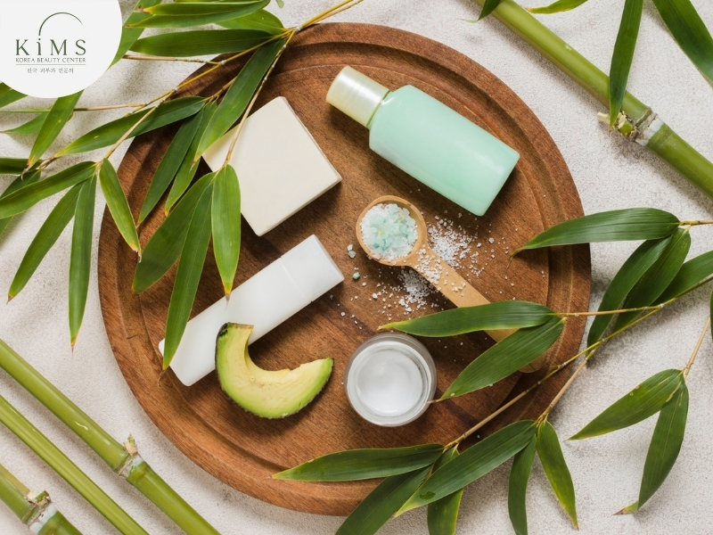 Lựa chọn mỹ phẩm dịu nhẹ và chống nắng vật lý để bảo vệ da an toàn.