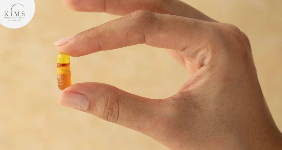 Sử dụng viên nang vitamin E trộn vào nước gừng giúp tóc giảm gãy rụng