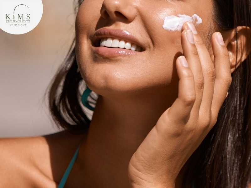 Lựa chọn sản phẩm uy tín được bác sĩ da liễu khuyên dùng để đảm bảo an toàn.