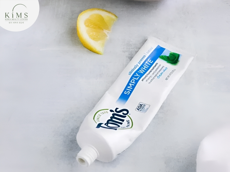 Nhiều công thức kết hợp kem đánh răng với các nguyên liệu tự nhiên khác