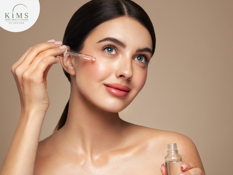 Sử dụng serum chứa B5 và HA giúp da phục hồi nhanh chóng và khỏe mạnh
