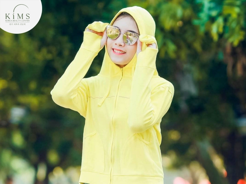 Che chắn và tránh nắng kỹ sau khi triệt lông.